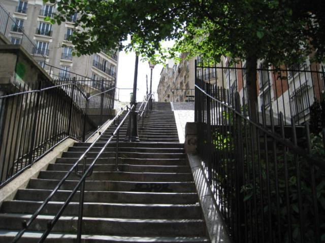 Quiet Apartment Hill Of Montmartre Paris Exterior photo
